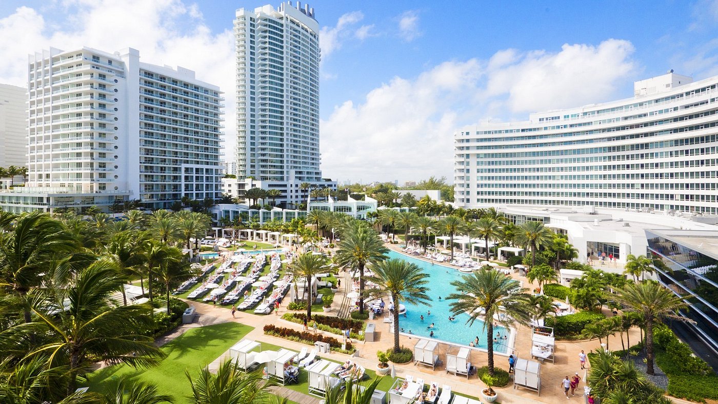 new-hero-poolscape new-hero-poolscape